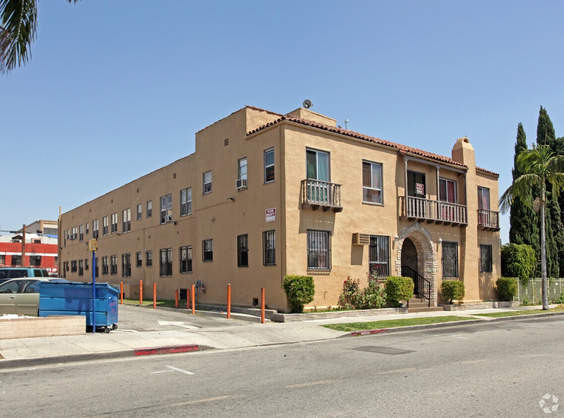 Primary Photo - 6914 Rugby Ave