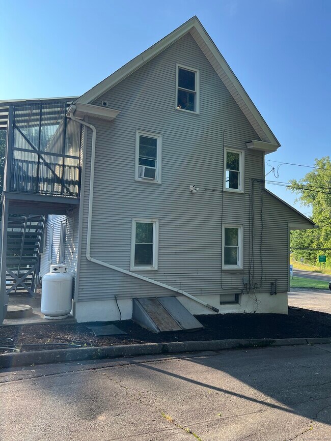 Building Photo - 278 N Maple St