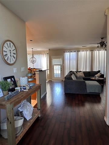 Foto del edificio - 609 Saddleback Ln