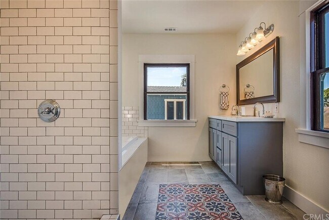 Master Bathroom - 2825 E 5th St