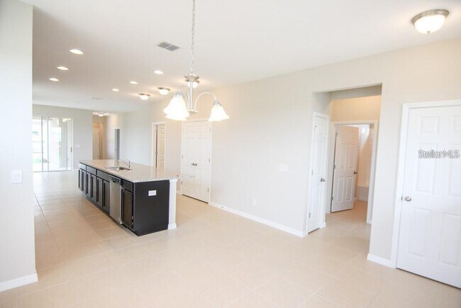 Building Photo - 8125 Graycliff Ave