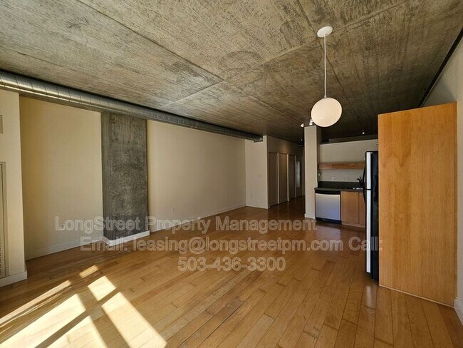 Foto del edificio - 1926 W Burnside St