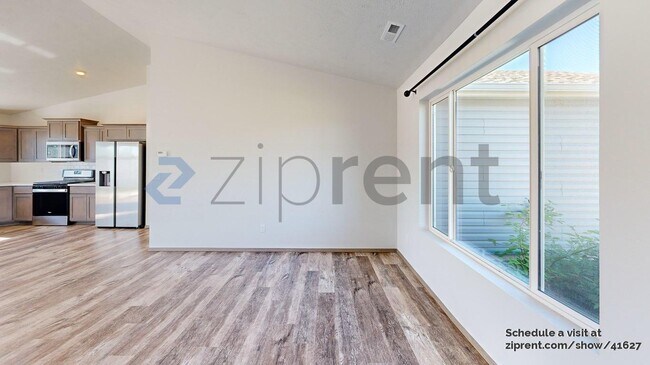Foto del edificio - 10303 W Salmonberry
