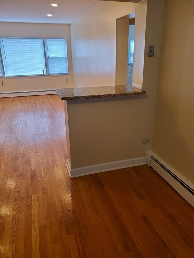 Foto del edificio - 7322 W TALCOTT Ave