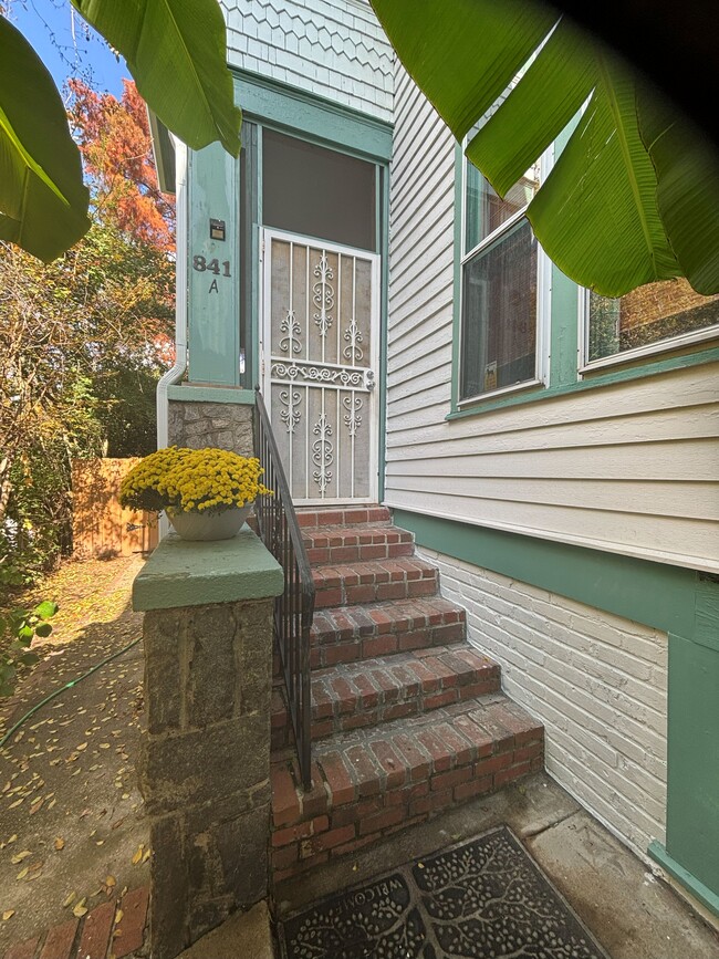 Photo - 841 Vedado Way NE House