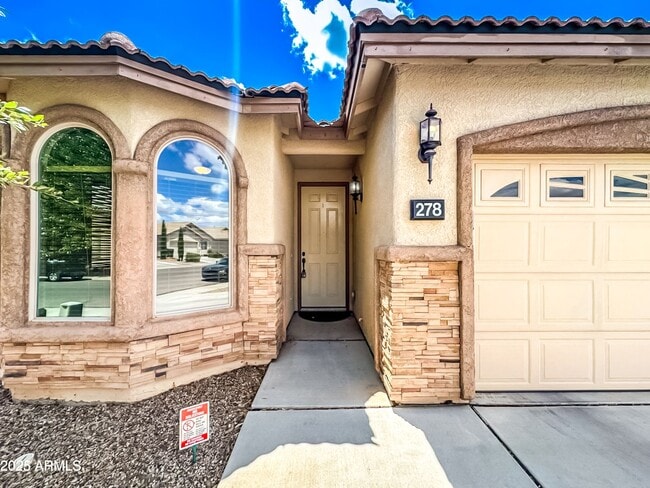 Building Photo - Stunning 4-Bedroom, 2-Bathroom home with C...