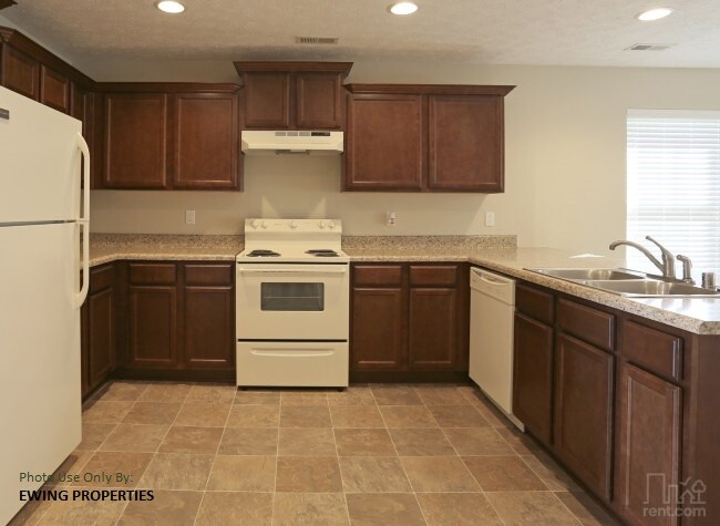 Building Photo - 301 Hummingbird Ct