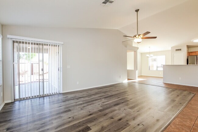 Foto del edificio - 12501 W Mandalay Ln