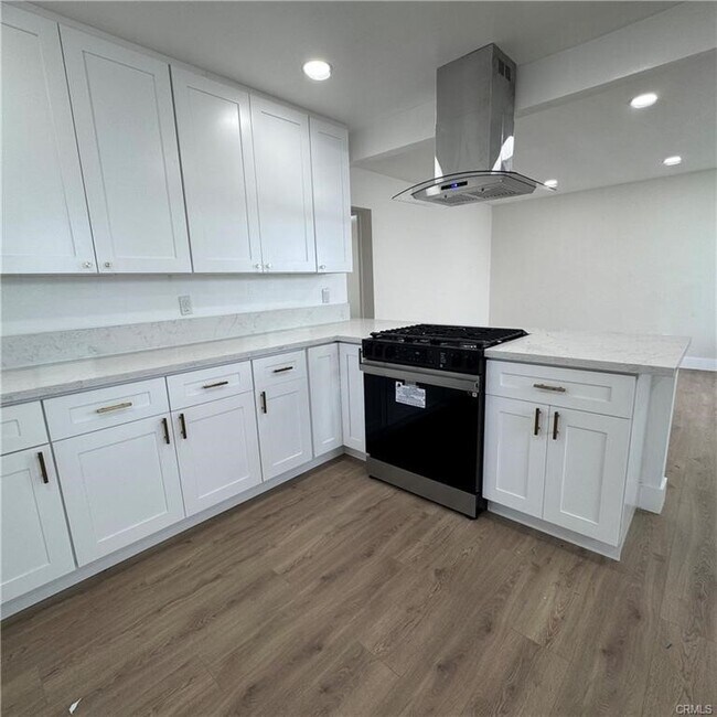 Building Photo - 7031 Hood Ave