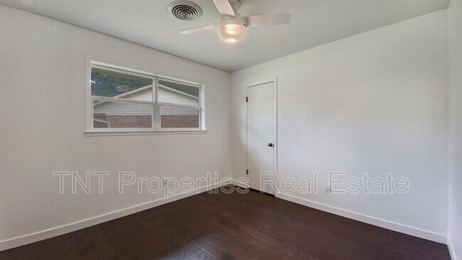 Building Photo - 3519 Midwest Dr