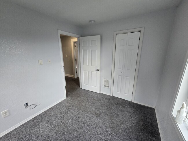 Building Photo - 811 Martin St