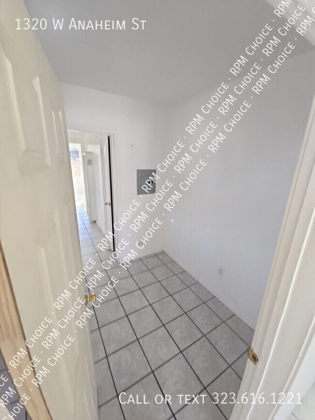 Foto del edificio - 1320 W Anaheim St