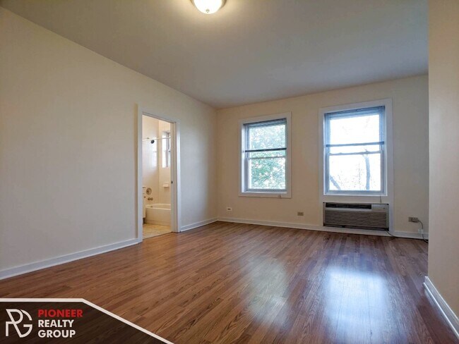Building Photo - Cat friendly 1 bed just off the 606 trail