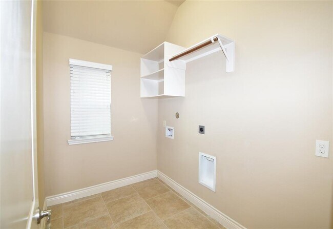 Building Photo - 13937 Palm Ridge Ln