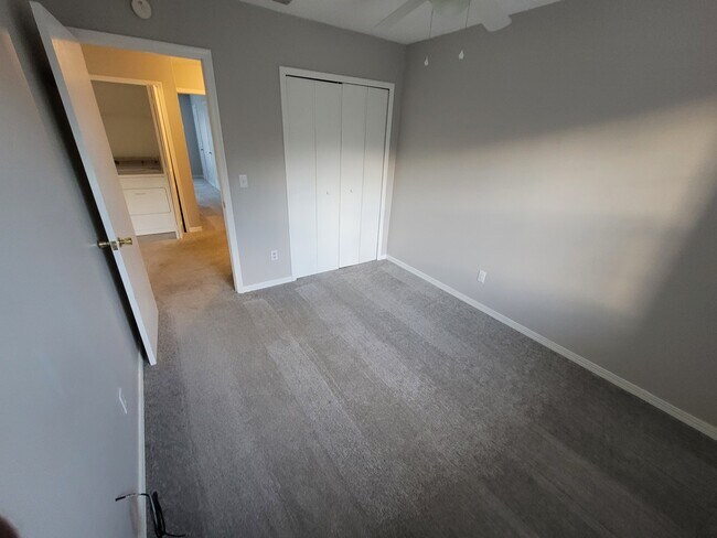 Building Photo - 5544 Cabot Dr N