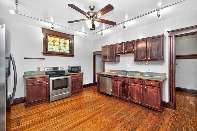 Building Photo - 2343 Rohs St