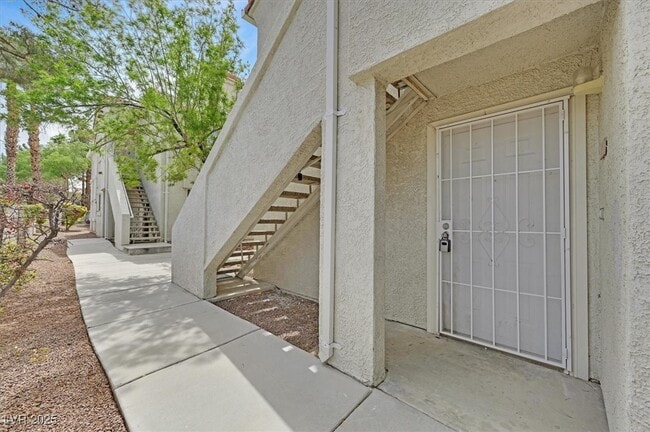 Foto del edificio - 4400 W Lake Mead Blvd