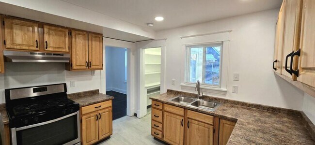 Foto del edificio - 409 Plymouth Ave