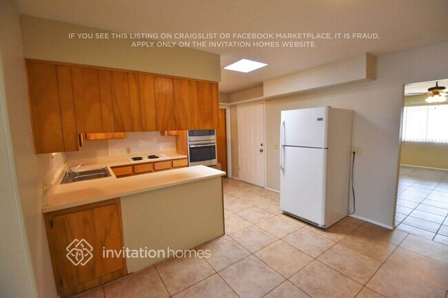 Building Photo - 12801 N 112th Ave