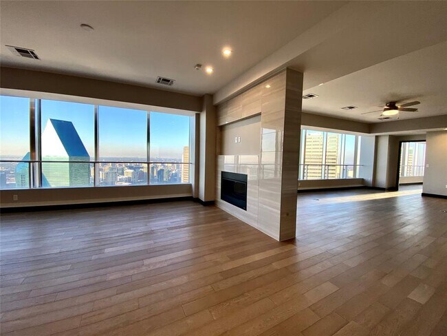 Foto del edificio - 1400 N Akard St