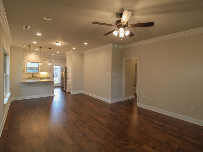 Building Photo - East Limestone Area!