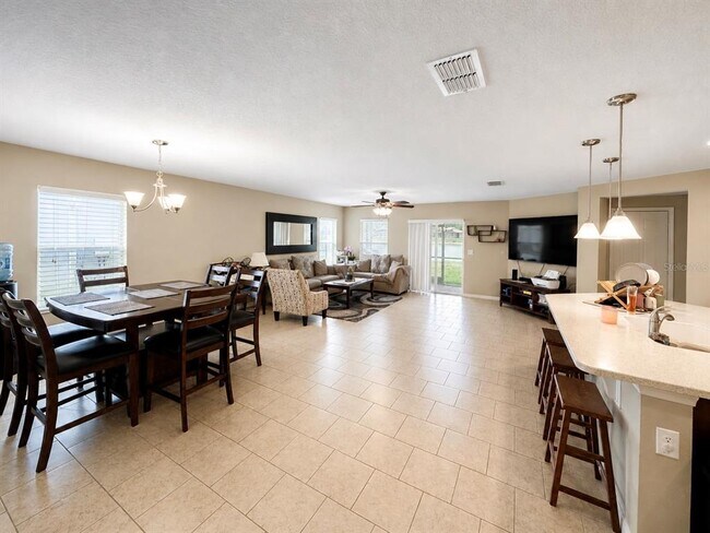 Foto del edificio - 4719 Blue Diamond St