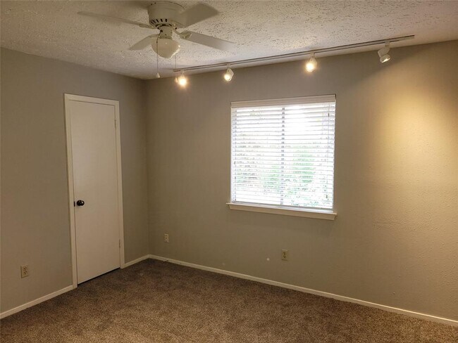 Foto del edificio - 4818 Branchberry Ln