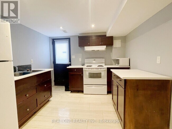 Photo du bâtiment - 1074 Upper Sherman Ave