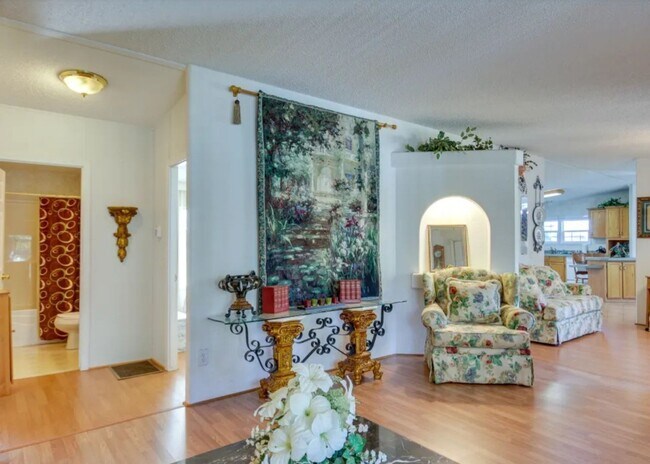 Foto del edificio - Beautiful Furnished 3 Bedroom 2 Bath home ...