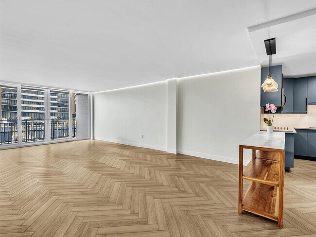 Foto del edificio - 770 NE 69th St