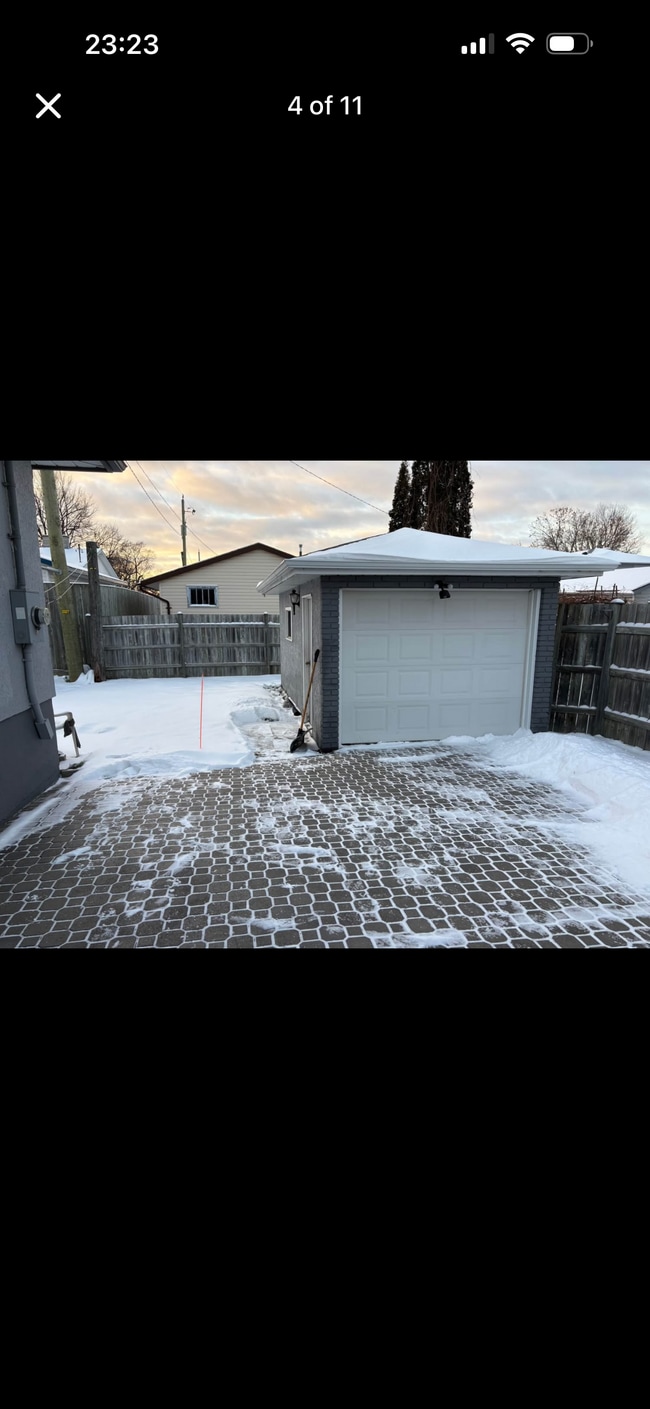 Building Photo - 649 Edward St N