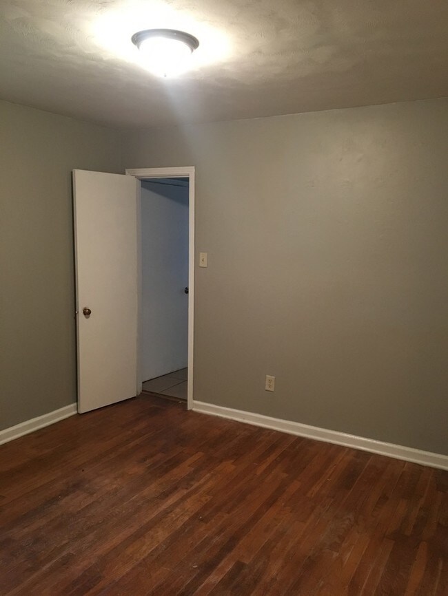 Foto del edificio - Three Bed One Bath Home for Rent