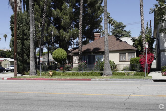 Foto del edificio - 13223-13225 Moorpark St