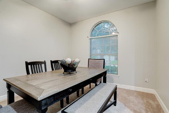 Foto del edificio - 5122 Arborwood Dr