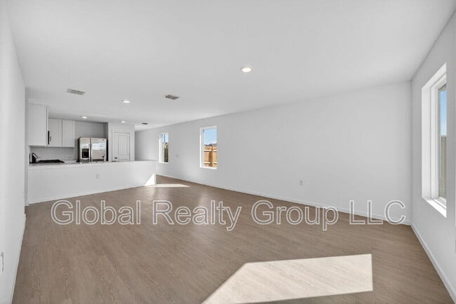 Building Photo - 10647 Nye St