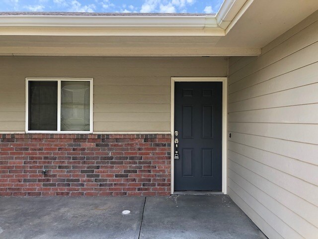 Foto del edificio - 726 Highland Ridge Dr