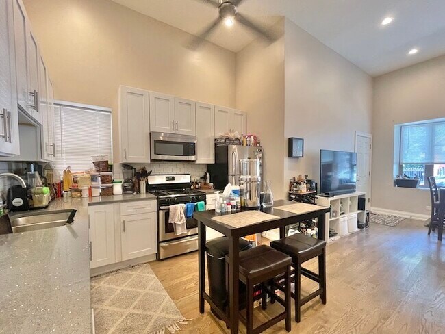 Foto del edificio - 2135 W 19th St