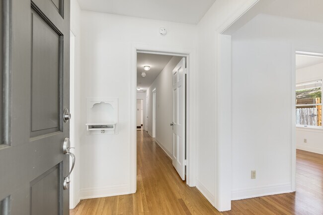 Foto del edificio - 3300 Glenview Ave