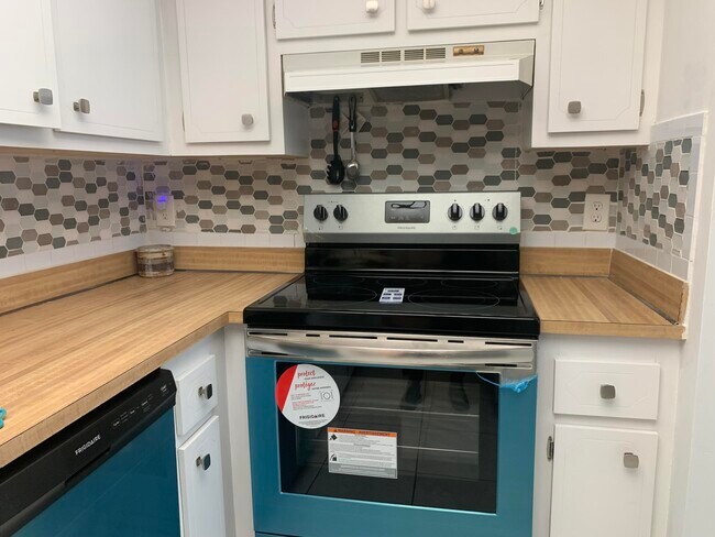 Building Photo - 12 Willowbrook Ln