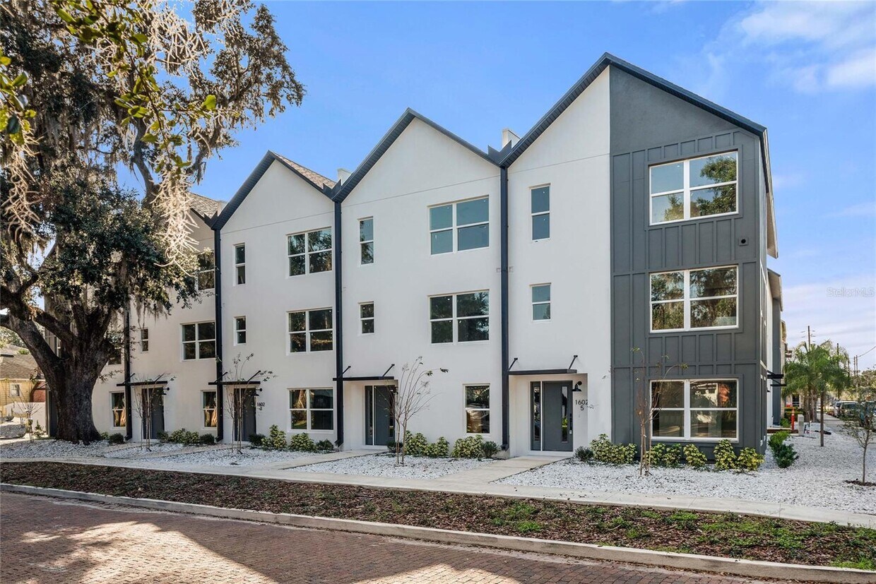 Foto principal - 1606 Park Lake St