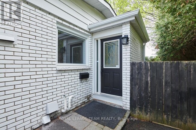 Building Photo - 106 Chesterton Dr