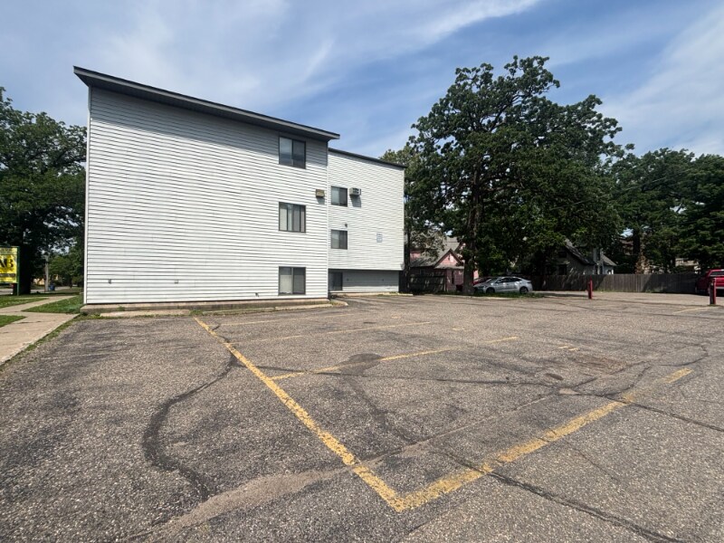 Building Photo - 575 7th St S