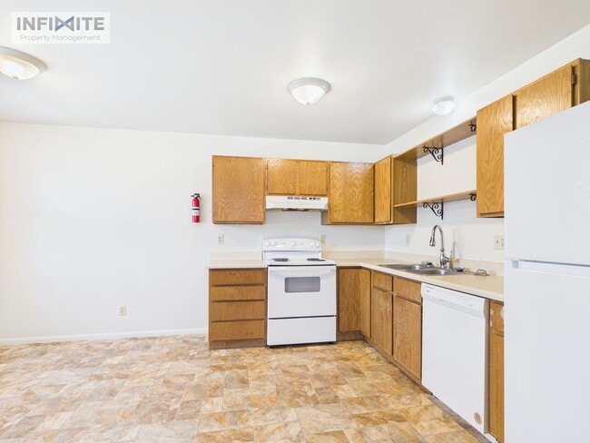 Building Photo - 3 Bedroom off East Valley Center!