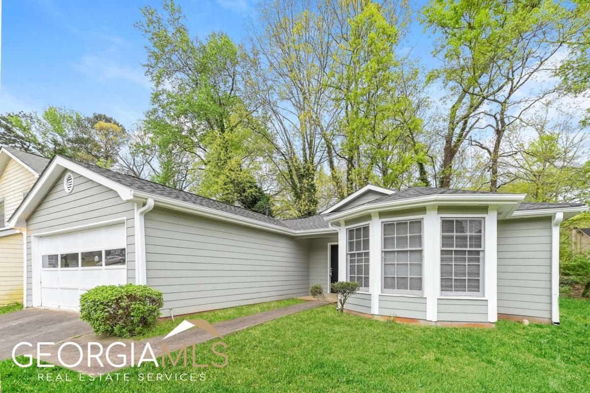 5379 Ridge Forest Dr, Stone Mountain, GA 30083 House Rental in Stone