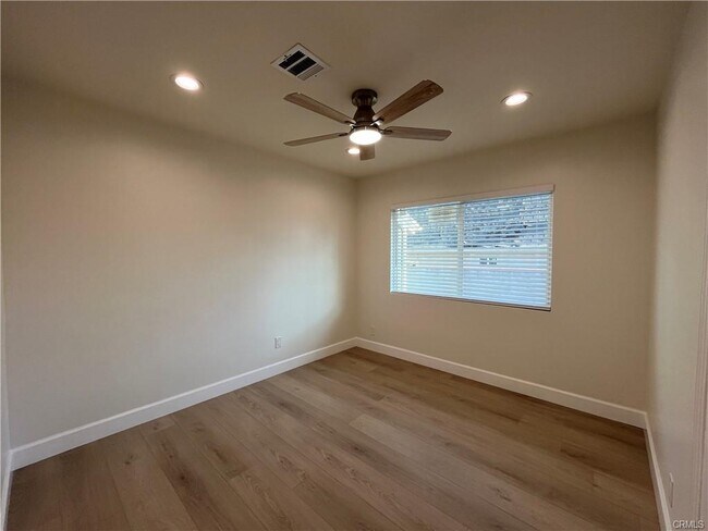 Foto del edificio - 10915 Whitaker Ave