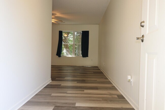 Foto del edificio - 2407 Deerfield Blvd