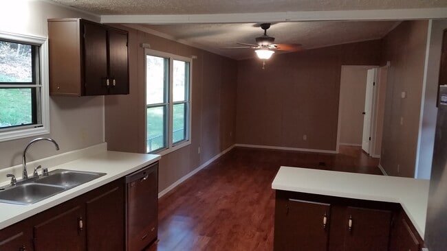 Building Photo - 8830 Highland View Rd