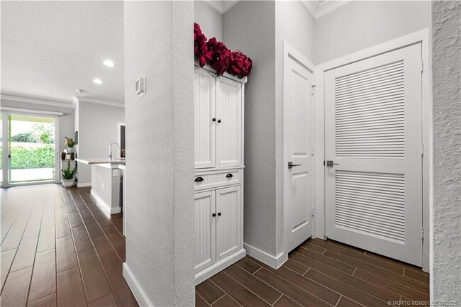 Building Photo - 7461 SW Harbor Cove Dr