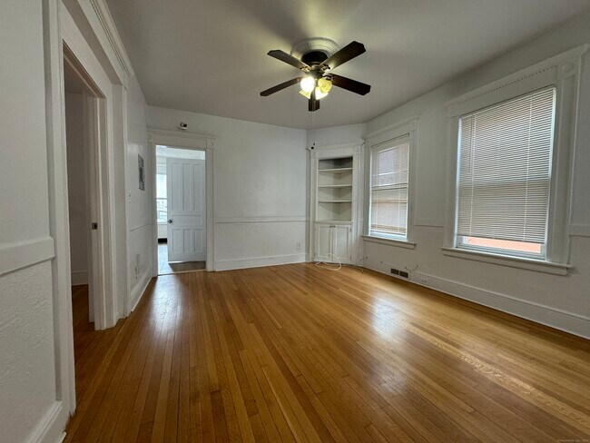 Building Photo - 216 Ogden St