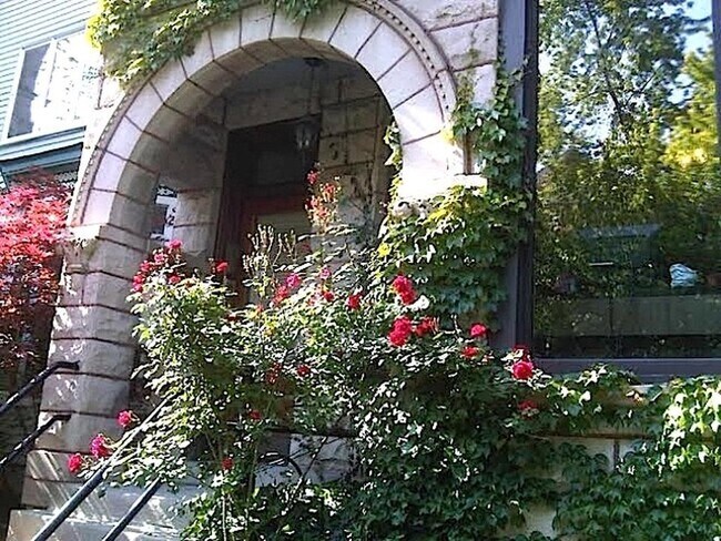 Foto del edificio - 622 W Briar Pl